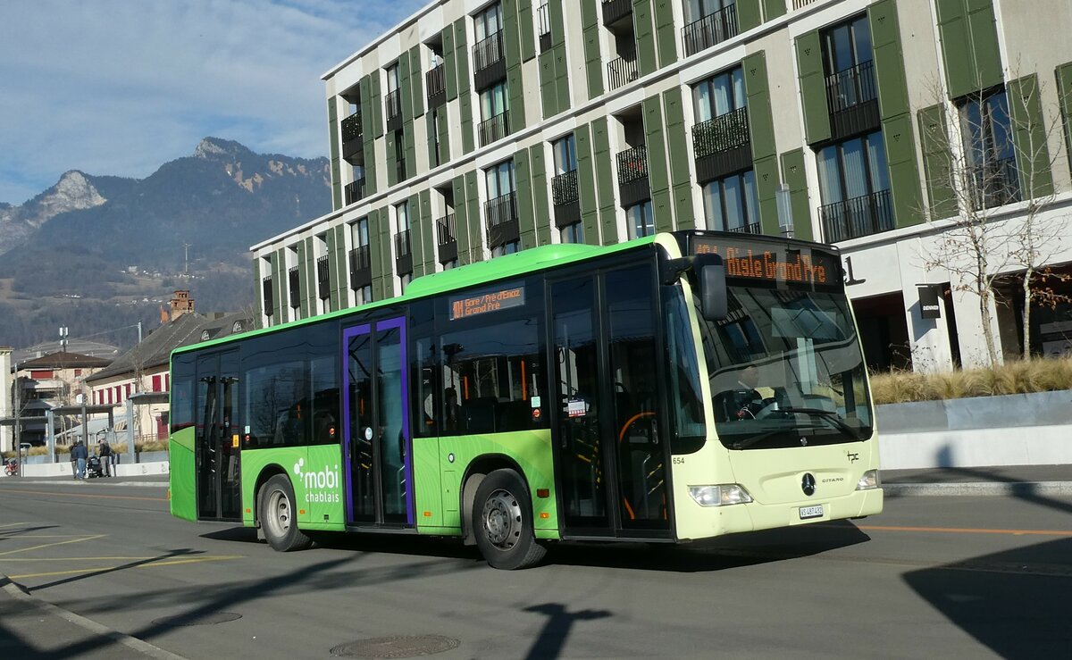 (232'472) - TPC Aigle - Nr. 654/VS 487'432 - Mercedes (ex ESKA Stiftlandkraftverkehr, D-Tirschenreuth; ex Bayerische Schl�sser, G�rten + Seen, D-M�nchen) am 29. Januar 2022 beim Bahnhof Aigle