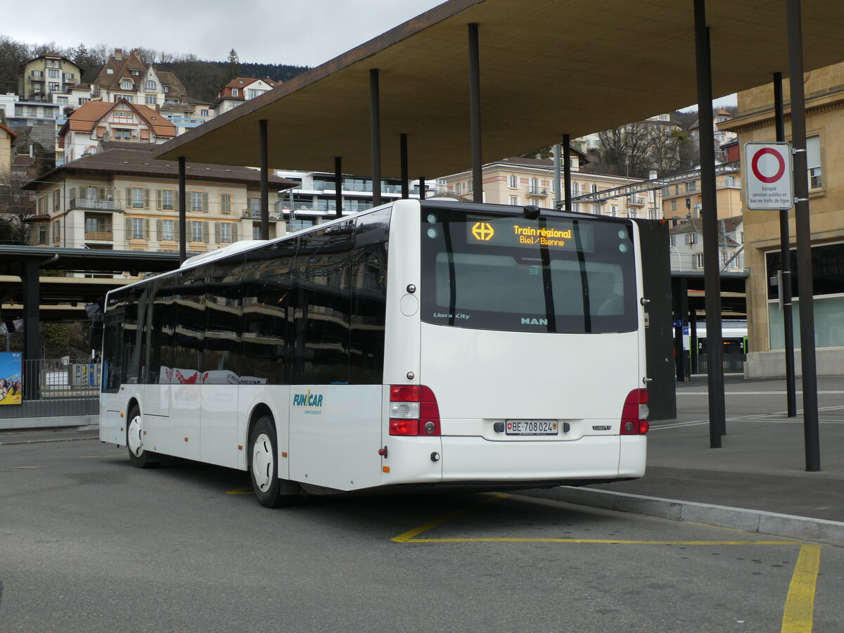 (232'694) - Funi-Car, Biel - Nr. 24/BE 708'024 - MAN am 6. Februar 2022 beim Bahnhof Neuch�tel