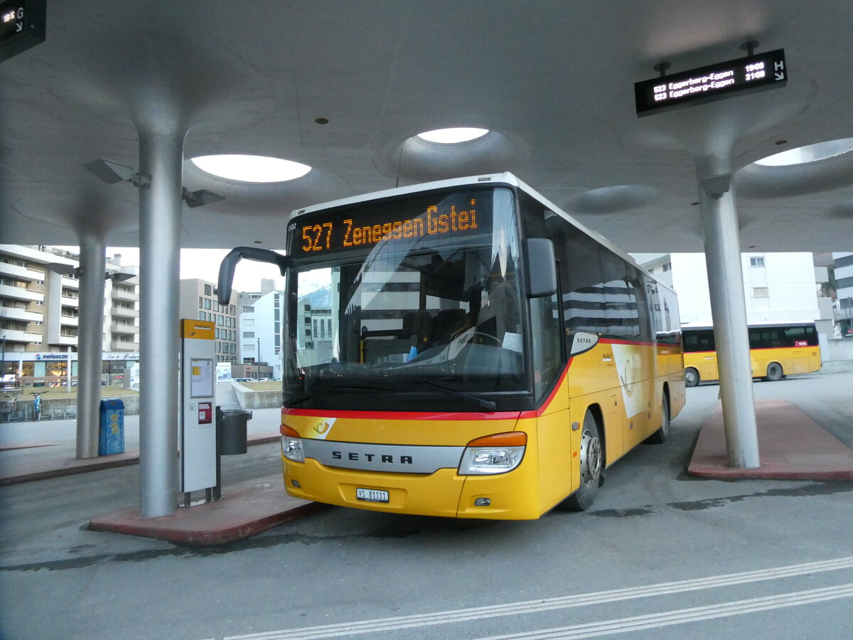 (232'806) - Autotour, Visp - VS 81'111 - Setra am 12. Februar 2022 beim Bahnhof Visp