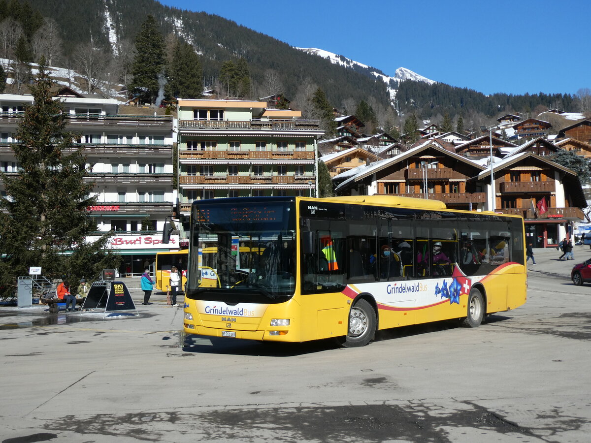 (232'846) - Grindelwaldbus, Grindelwald - Nr. 11/BE 261'865 - MAN/G�ppel am 13. Februar 2022 beim Bahnhof Grindelwald