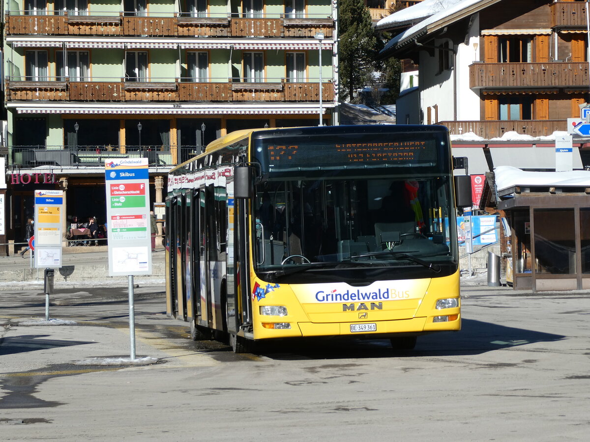 (232'883) - Grindelwaldbus, Grindelwald - Nr. 20/BE 349'361 - MAN/G�ppel am 13. Februar 2022 beim Bahnhof Grindelwald
