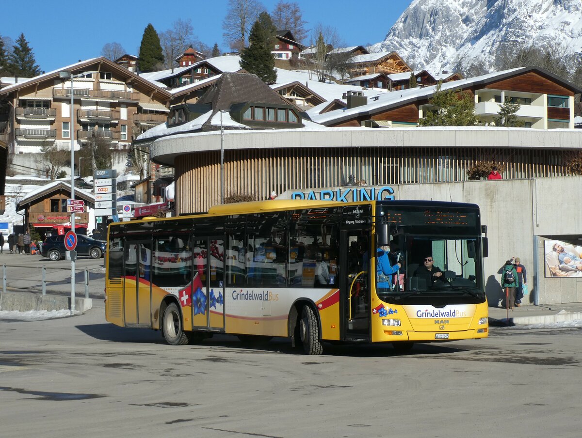 (232'888) - Grindelwaldbus, Grindelwald - Nr. 11/BE 261'865 - MAN/G�ppel am 13. Februar 2022 beim Bahnhof Grindelwald