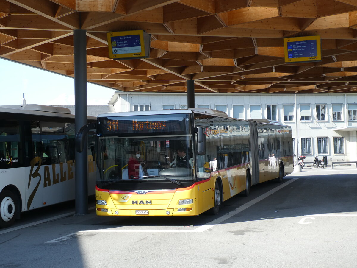 (233'404) - PostAuto Wallis - Nr. 51/VS 536'944 - MAN (ex TMR Martigny Nr. 123) am 7. M�rz 2022 beim Bahnhof Sion