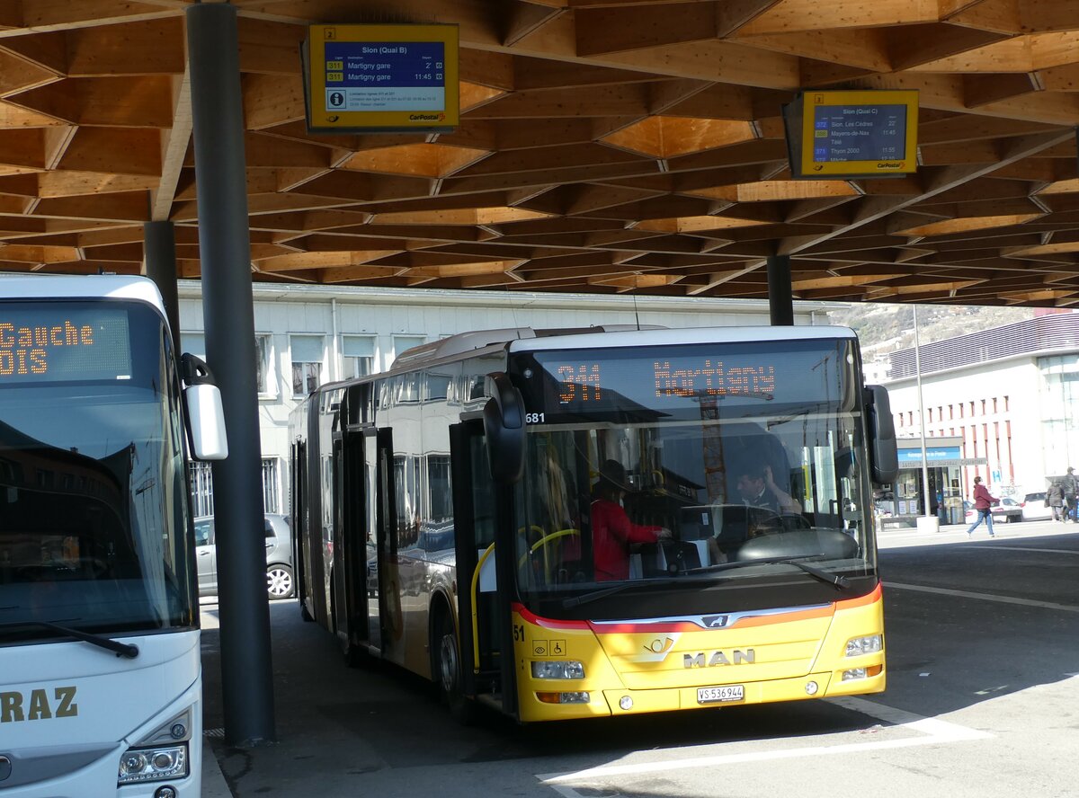 (233'405) - PostAuto Wallis - Nr. 51/VS 536'944 - MAN (ex TMR Martigny Nr. 123) am 7. M�rz 2022 beim Bahnhof Sion