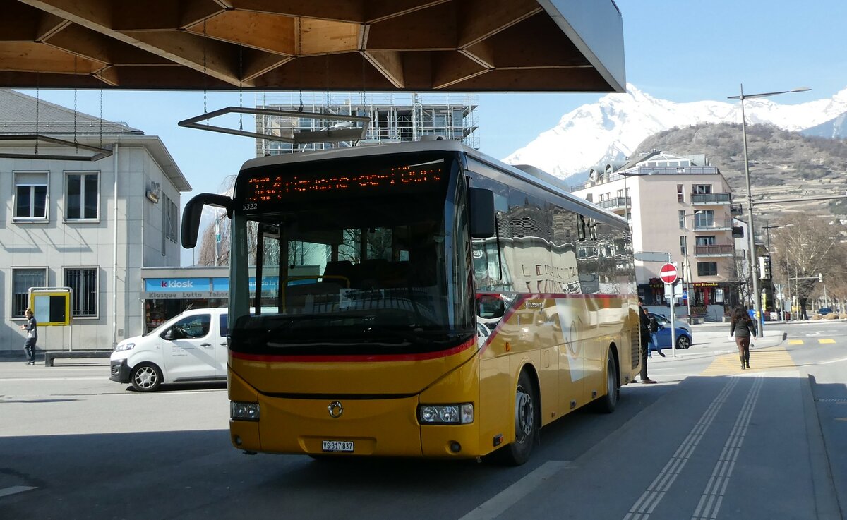 (233'410) - PostAuto Wallis - Nr. 24/VS 317'837 - Irisbus (ex TMR Martigny Nr. 139) am 7. M�rz 2022 beim Bahnhof Sion