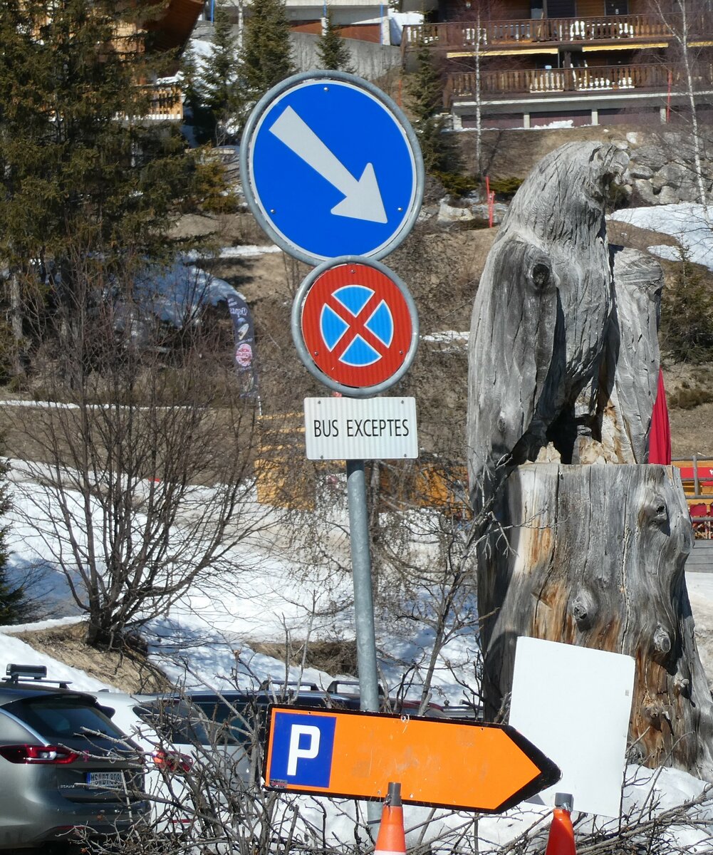 (233'413) - BUS EXCEPTES am 7. M�rz 2022 in Anz�re, T�l�cabine