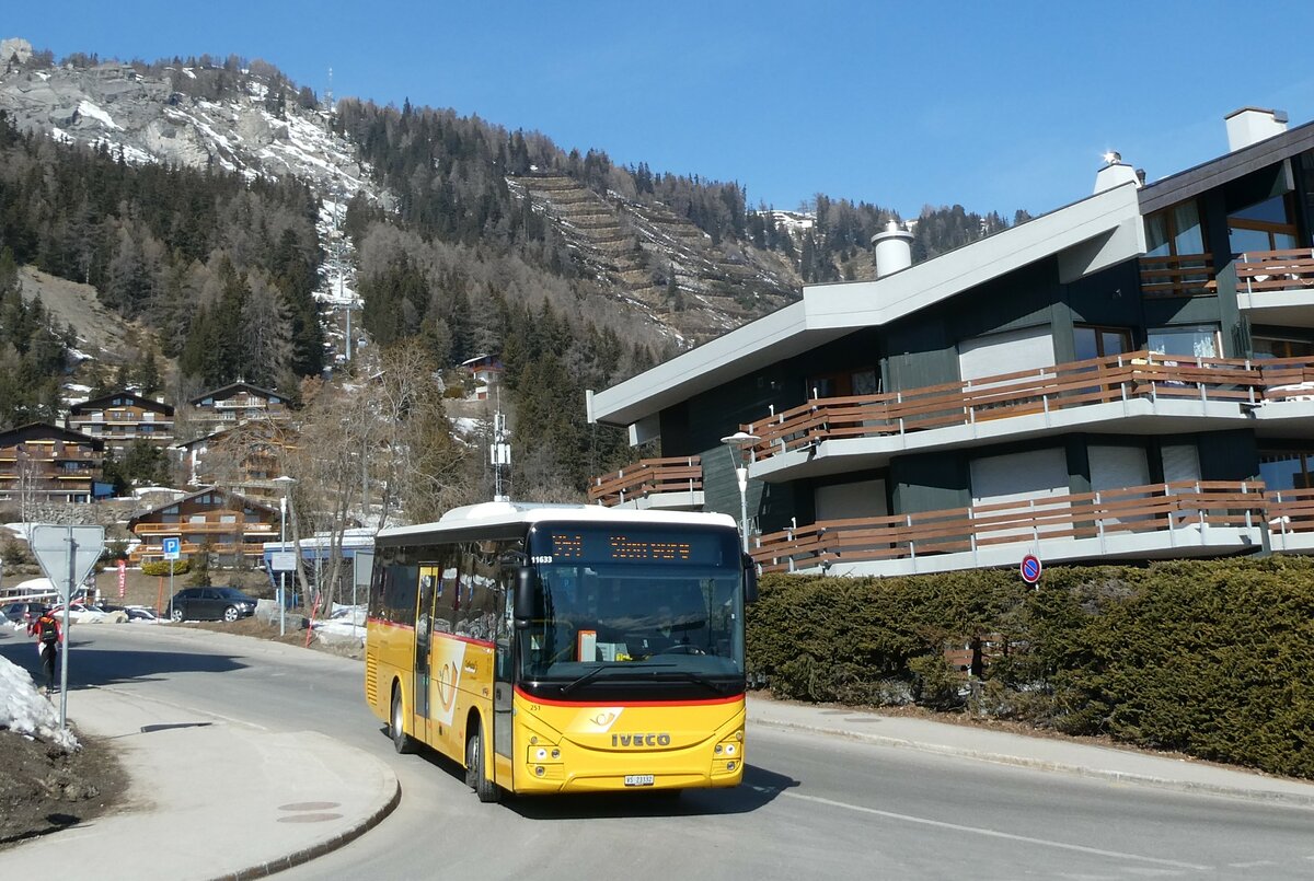 (233'427) - Buchard, Leytron - Nr. 251/VS 23'332 - Iveco am 7. M�rz 2022 in Anz�re, T�l�cabine