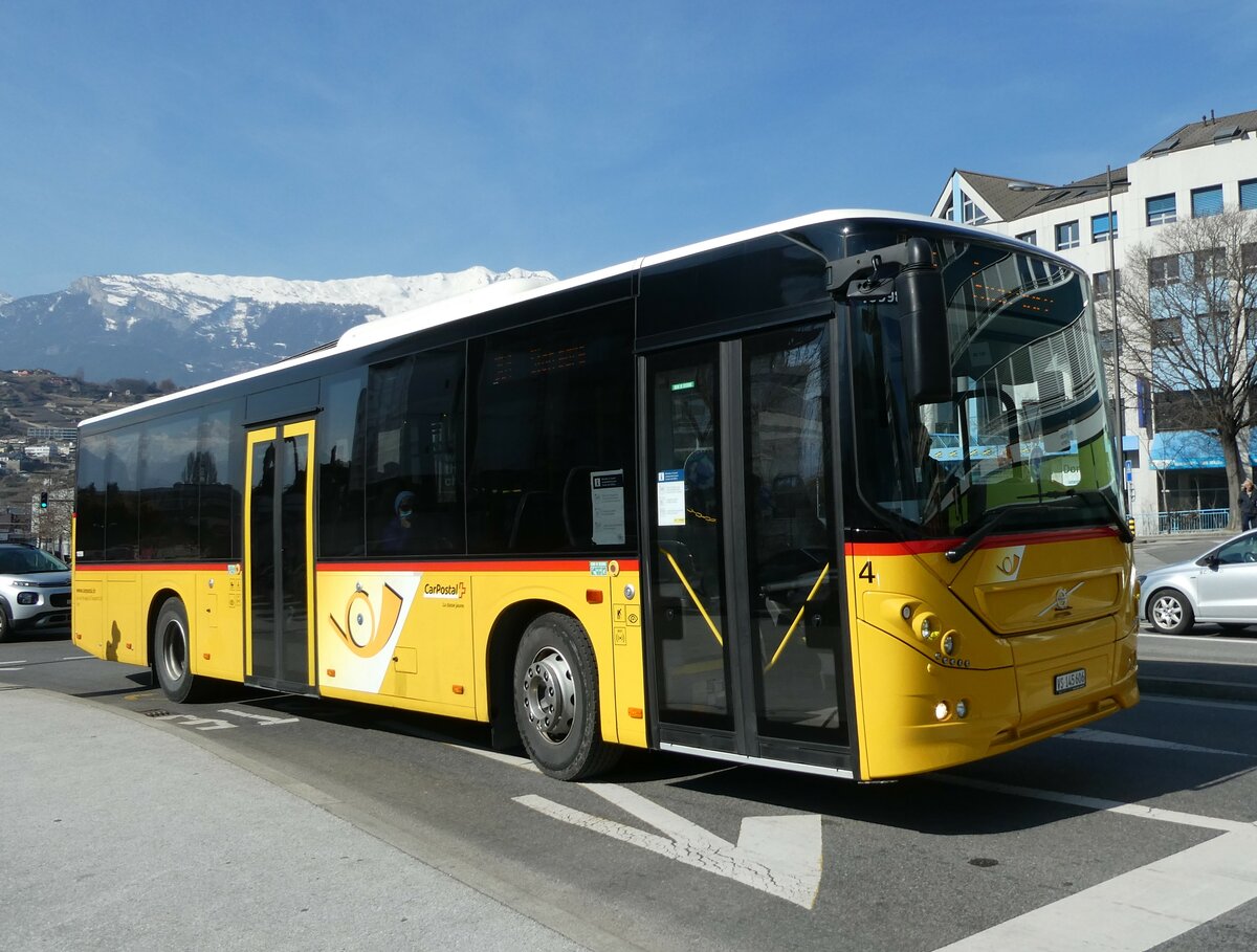(233'433) - Lathion, Sion - Nr. 4/VS 145'606 - Volvo am 7. M�rz 2022 beim Bahnhof Sion