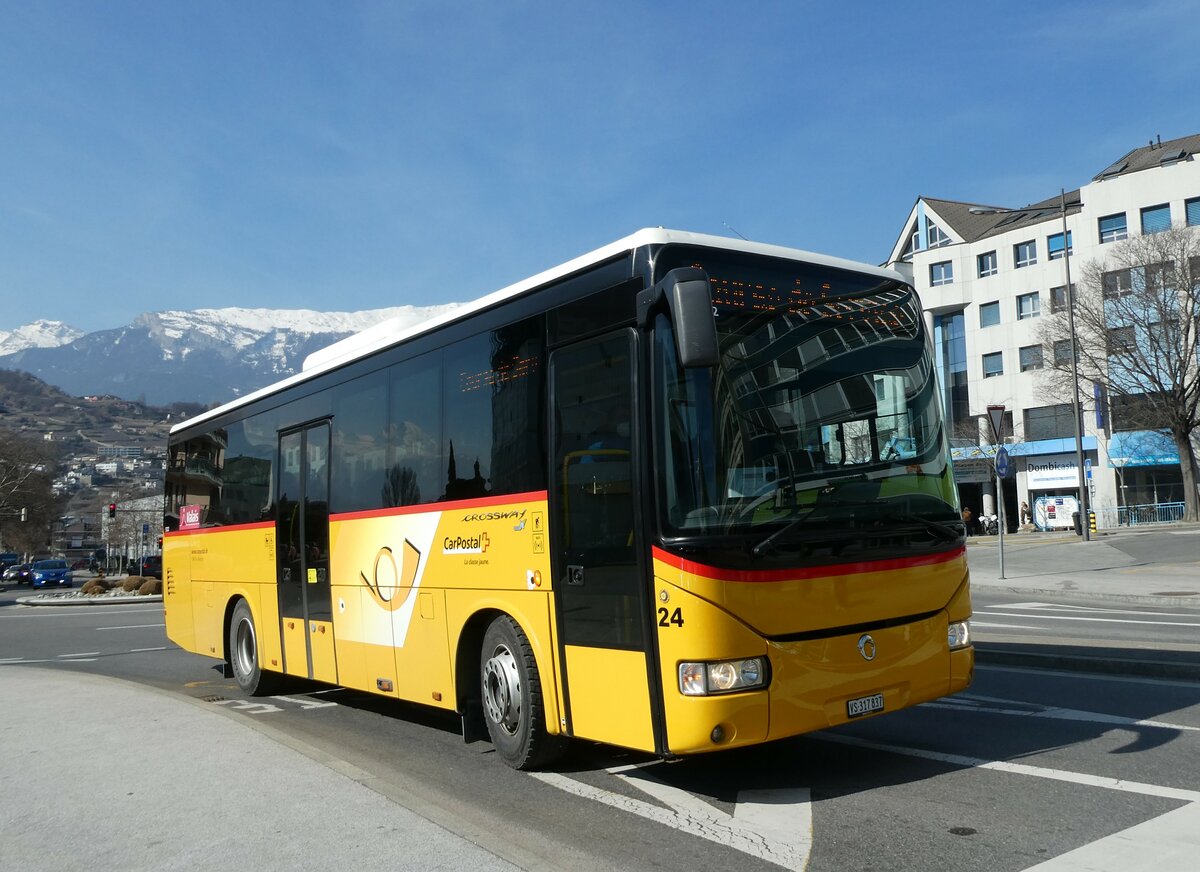 (233'434) - PostAuto Wallis - Nr. 24/VS 317'837 - Irisbus (ex TMR Martigny Nr. 139) am 7. M�rz 2022 beim Bahnhof Sion
