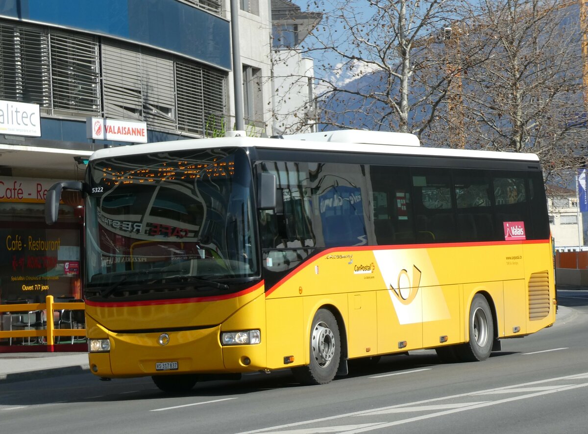 (233'436) - PostAuto Wallis - Nr. 24/VS 317'837 - Irisbus (ex TMR Martigny Nr. 139) am 7. M�rz 2022 beim Bahnhof Sion