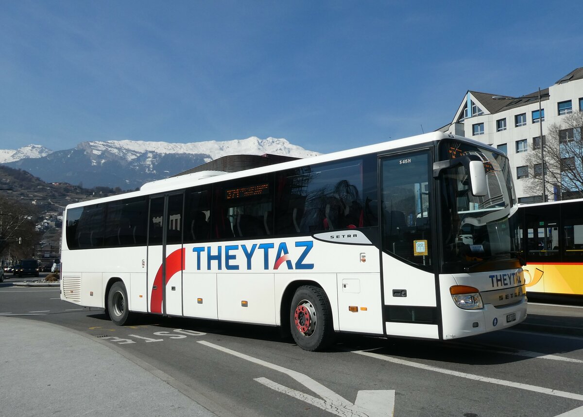 (233'441) - Theytaz, Sion - VS 11'002 - Setra am 7. M�rz 2022 beim Bahnhof Sion