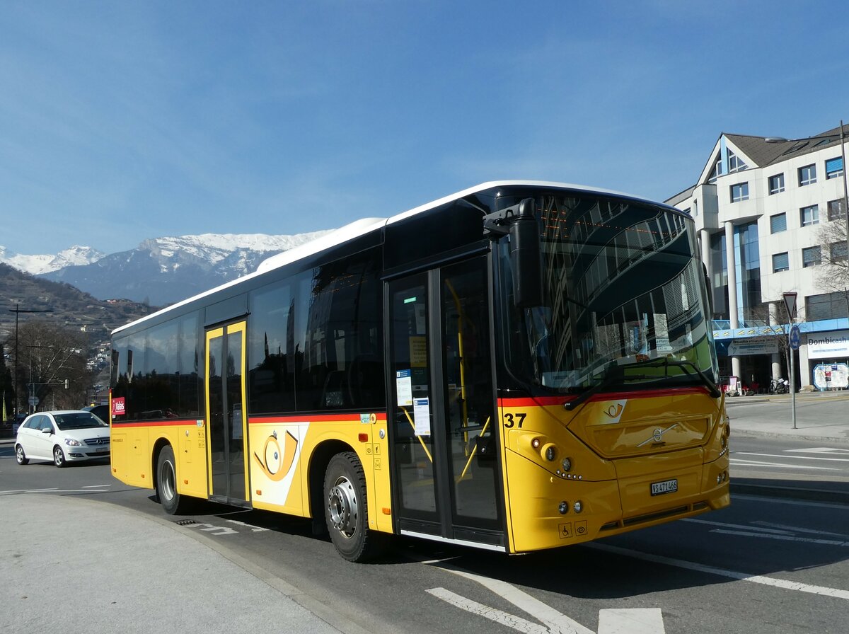 (233'445) - PostAuto Wallis - Nr. 37/VS 471'466 - Volvo am 7. M�rz 2022 beim Bahnhof Sion