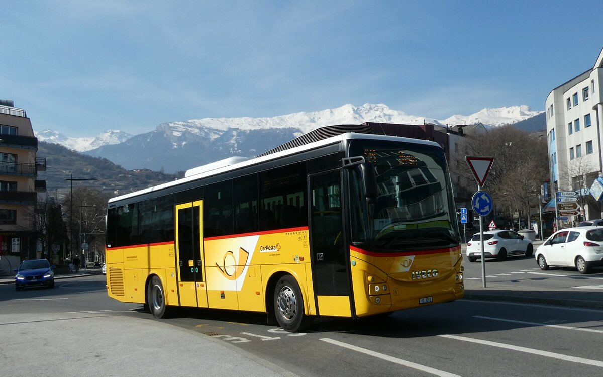 (233'462) - Ev�quoz, Erde - VS 3291 - Iveco am 7. M�rz 2022 beim Bahnhof Sion