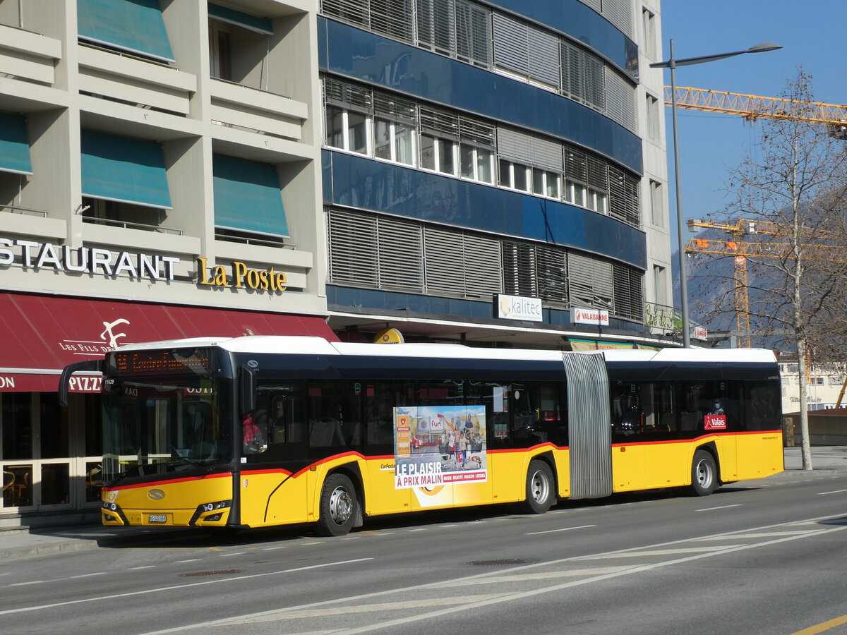 (233'468) - PostAuto Wallis - Nr. 56/VS 522'959 - Solaris am 7. M�rz 2022 beim Bahnhof Sion