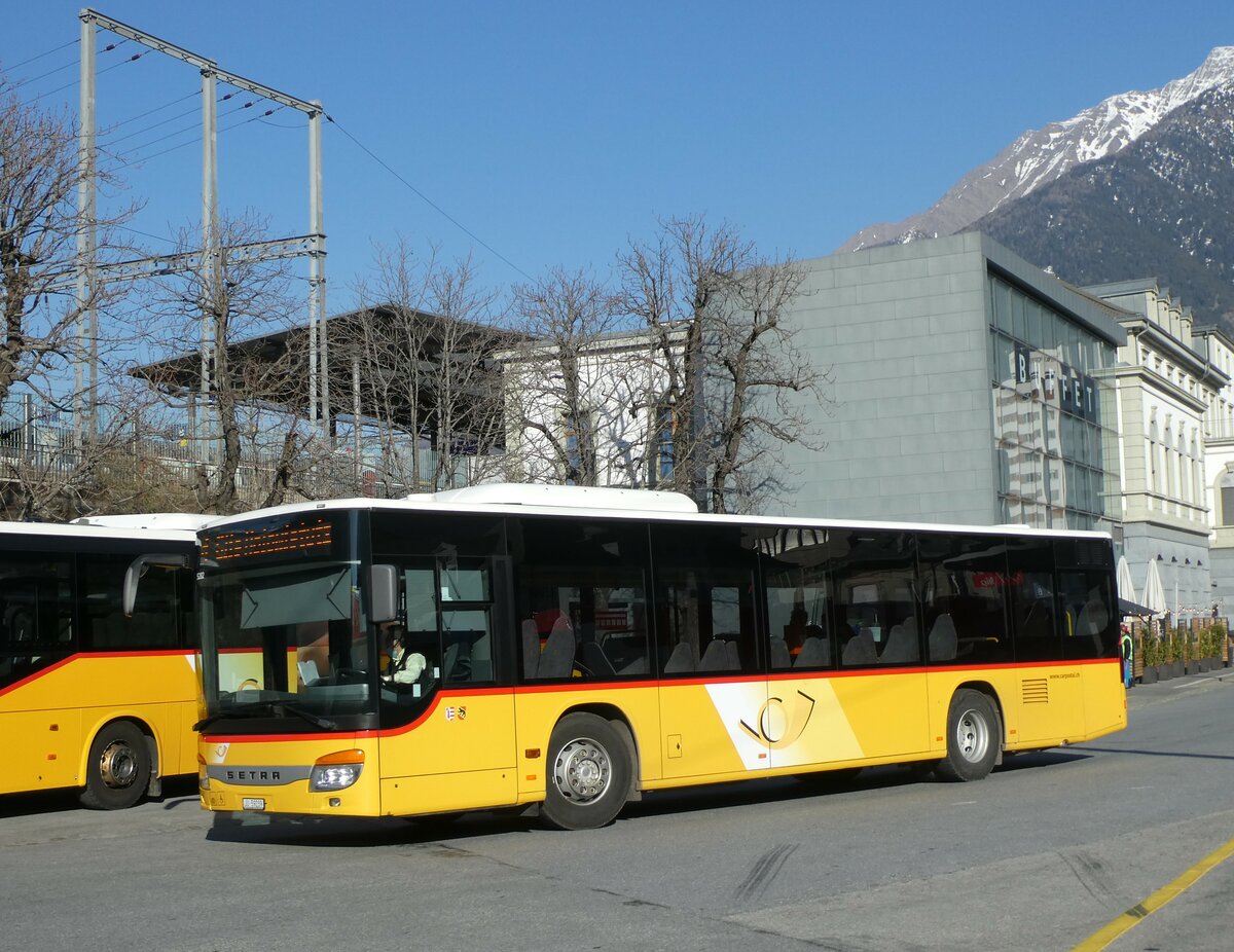 (233'481) - CarPostal Ouest - JU 59'239 - Setra (ex Nr. 23) am 7. M�rz 2022 beim Bahnhof Brig (Einsatz PostAuto Wallis)