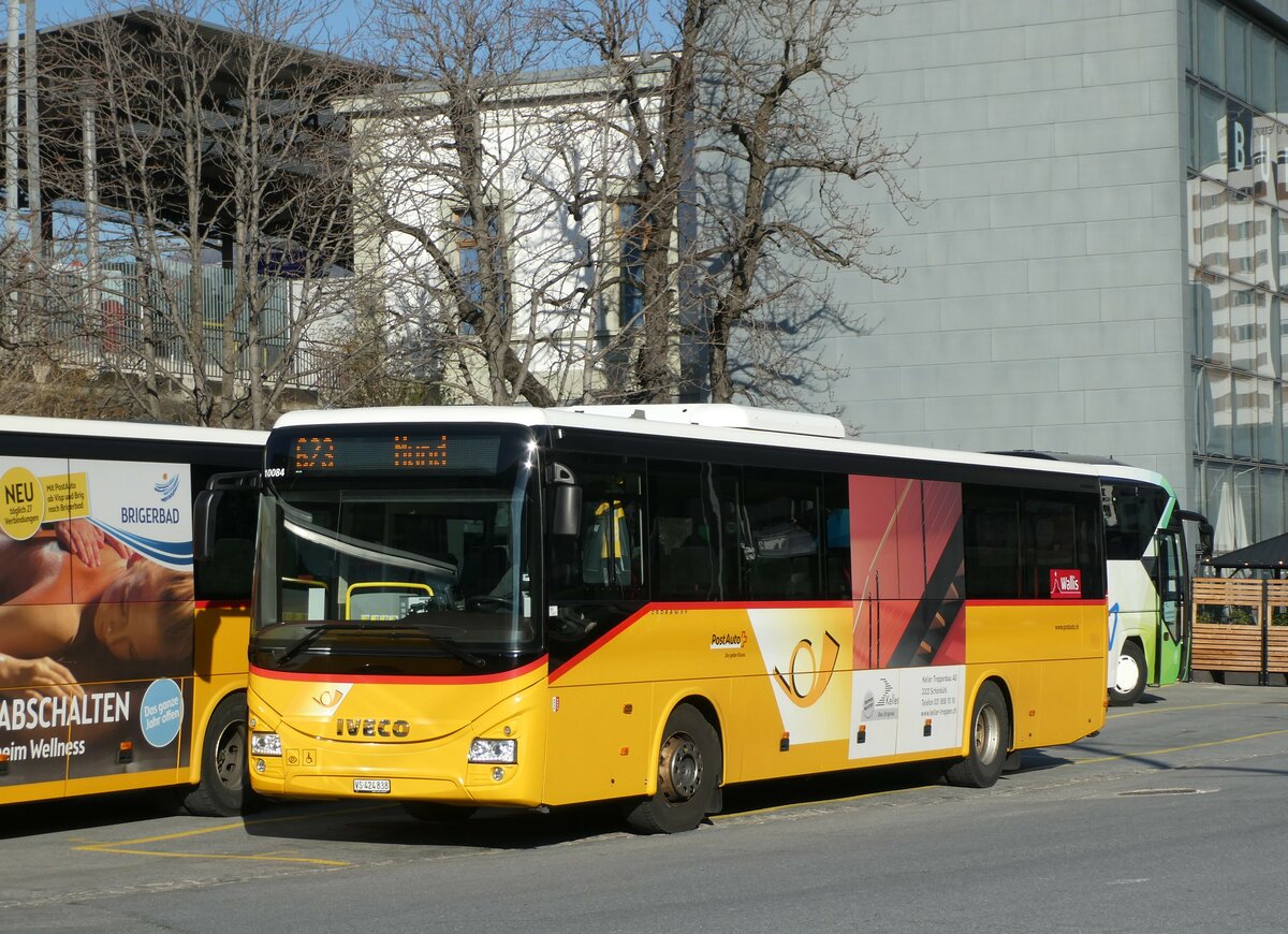 (233'489) - PostAuto Wallis - VS 424'838 - Iveco am 7. M�rz 2022 beim Bahnhof Brig