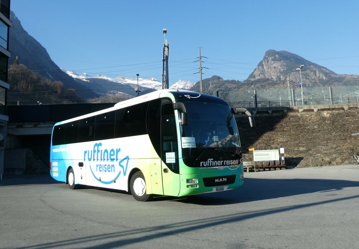 (233'490) - Ruffiner, Turtmann - VS 465'000 - MAN am 7. M�rz 2022 beim Bahnhof Brig 