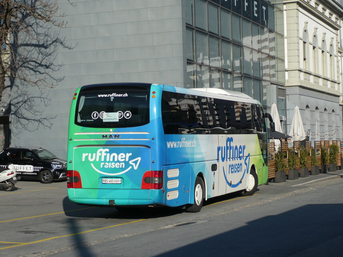 (233'495) - Ruffiner, Turtmann - VS 465'000 - MAN am 7. M�rz 2022 beim Bahnhof Brig