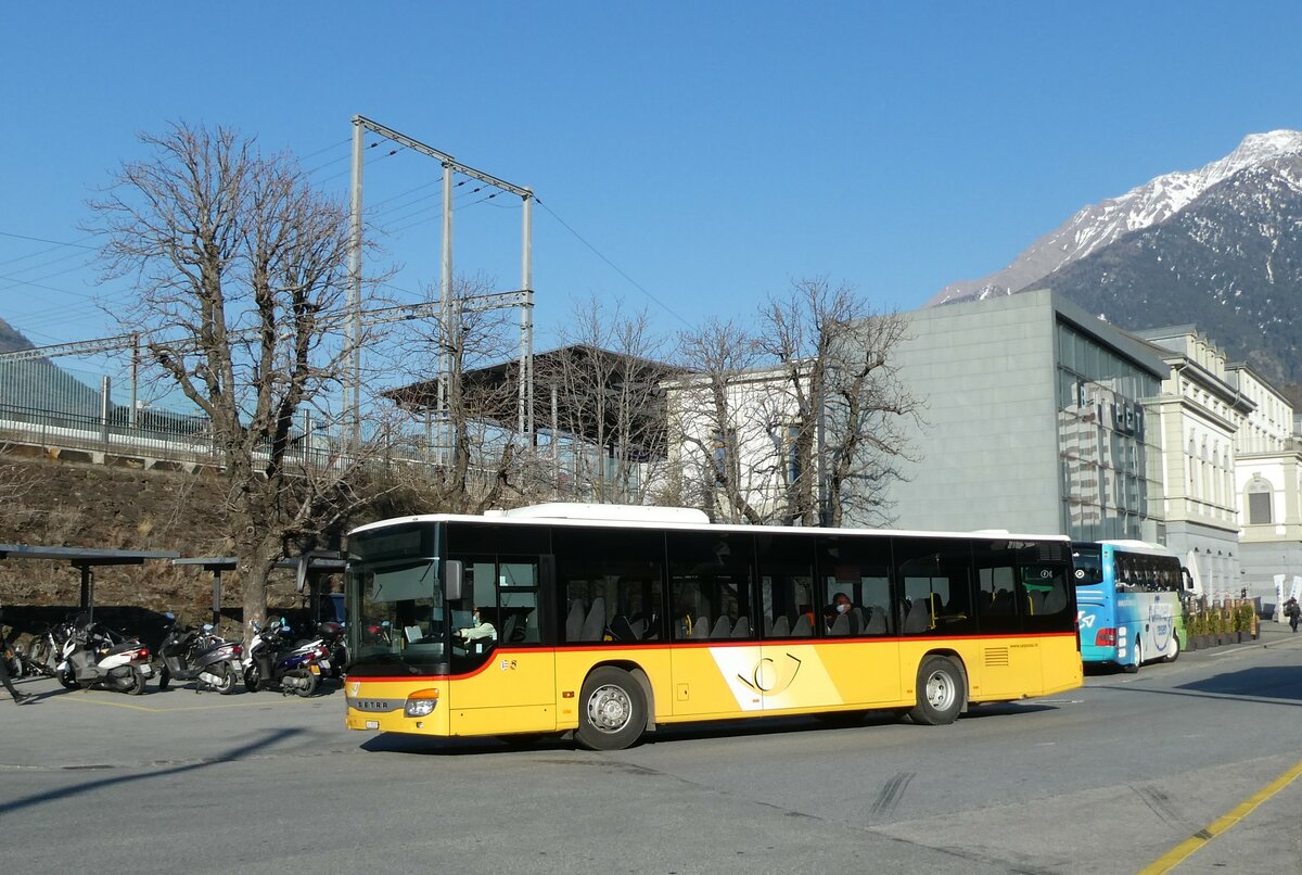 (233'496) - CarPostal Ouest - JU 59'239 - Setra (ex Nr. 23) am 7. M�rz 2022 beim Bahnhof Brig (Einsatz PostAuto Wallis)