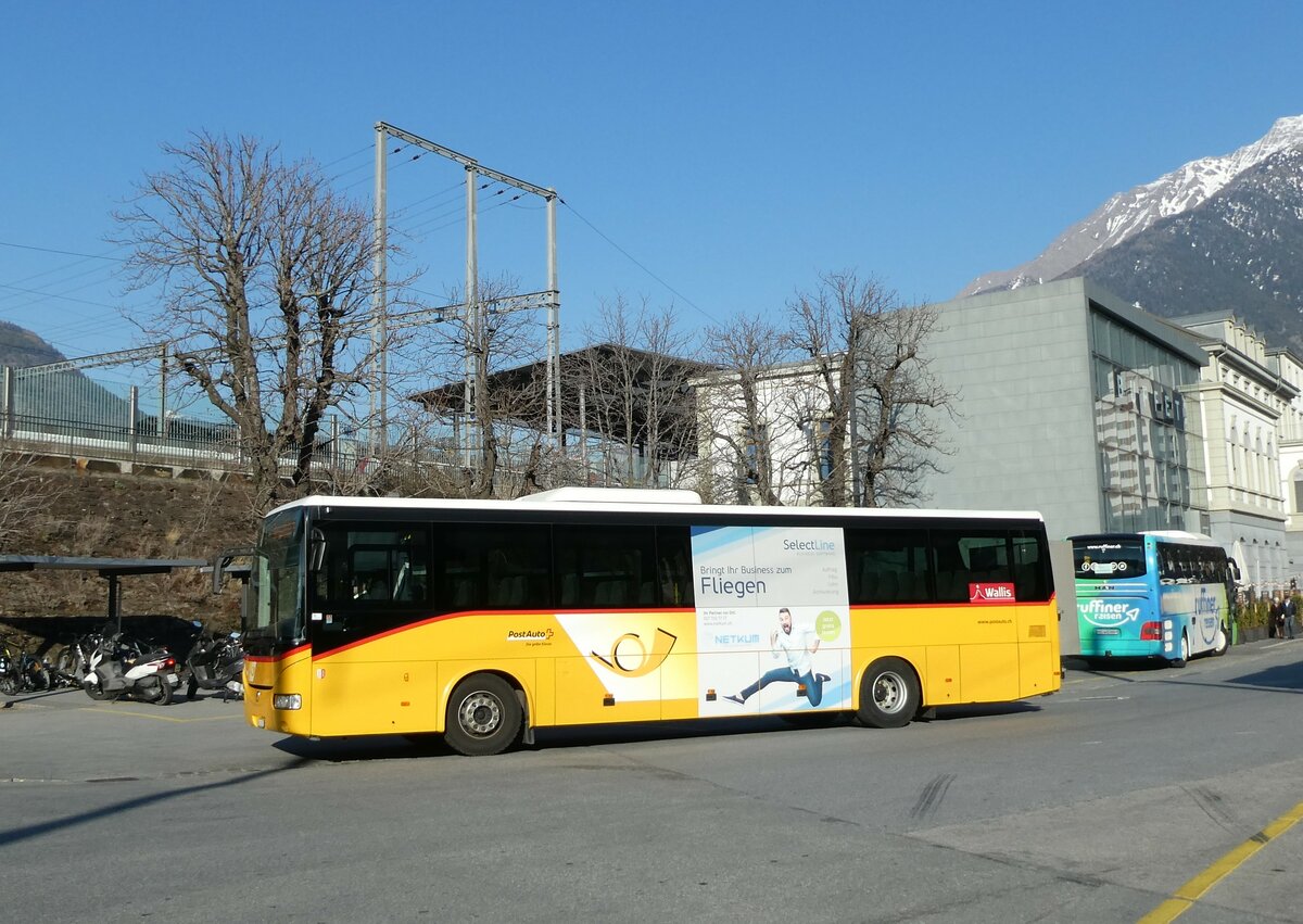 (233'497) - PostAuto Wallis - VS 415'900 - Irisbus am 7. M�rz 2022 beim Bahnhof Brig