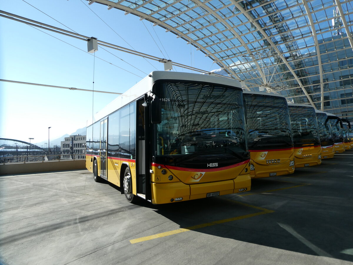 (233'602) - PostAuto Graub�nden - GR 69'102 - Scania/Hess am 9. M�rz 2022 in Chur, Postautostation