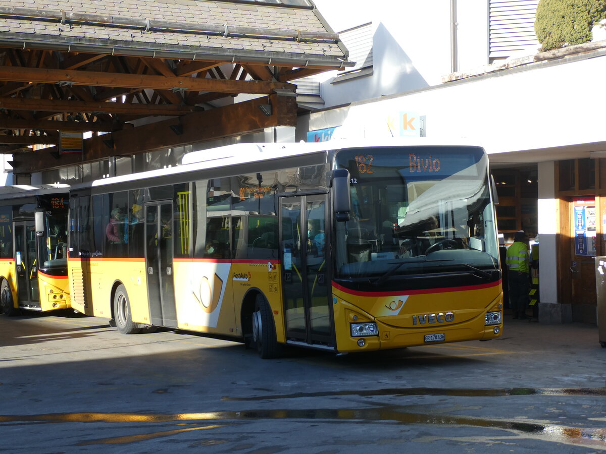 (233'618) - PostAuto Graub�nden - GR 170'436 - Iveco am 9. M�rz 2022 in Lenzerheide, Post