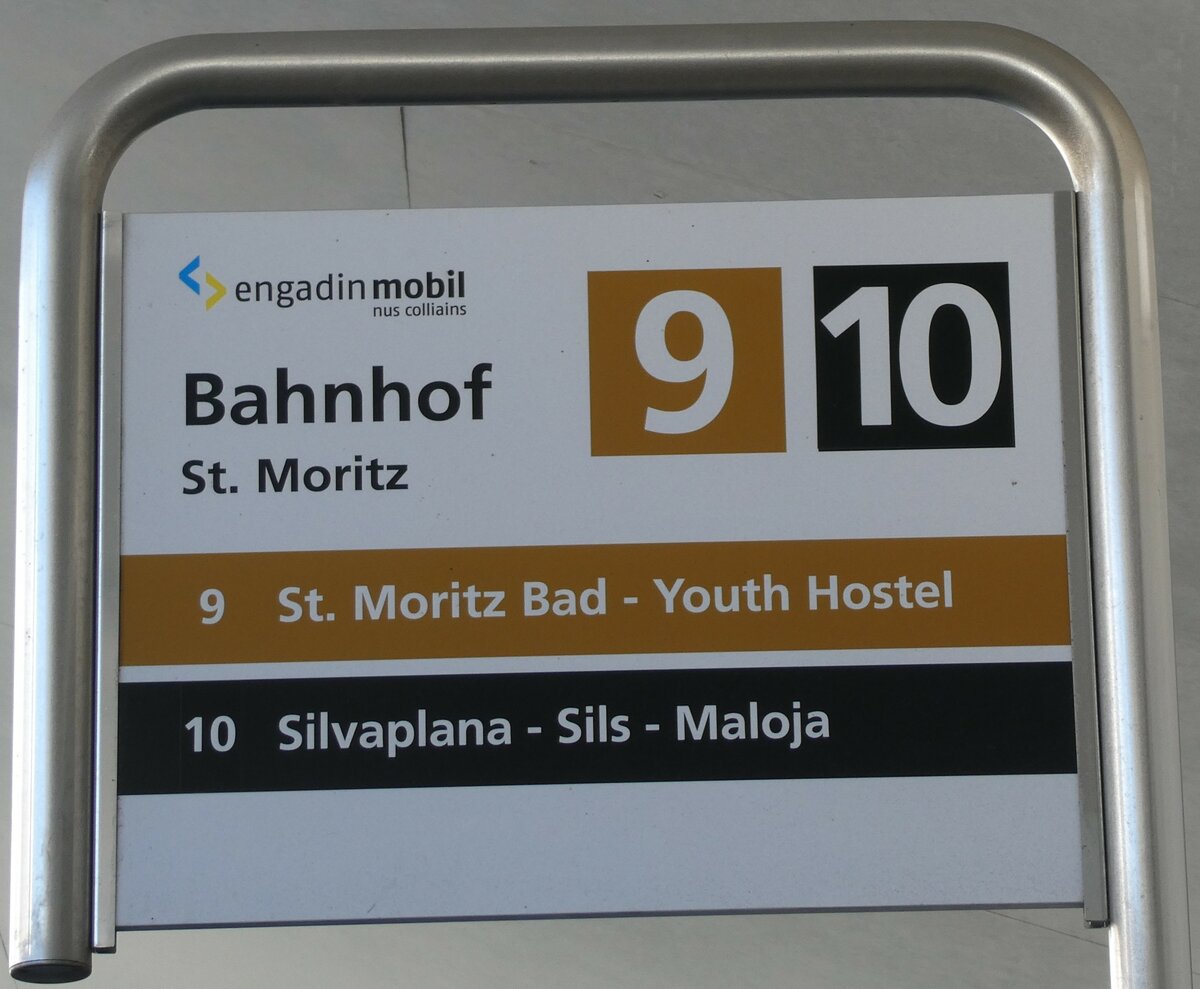 (233'665) - engadin mobil-Haltestellenschild - St. Moritz, Bahnhof - am 10. M�rz 2022