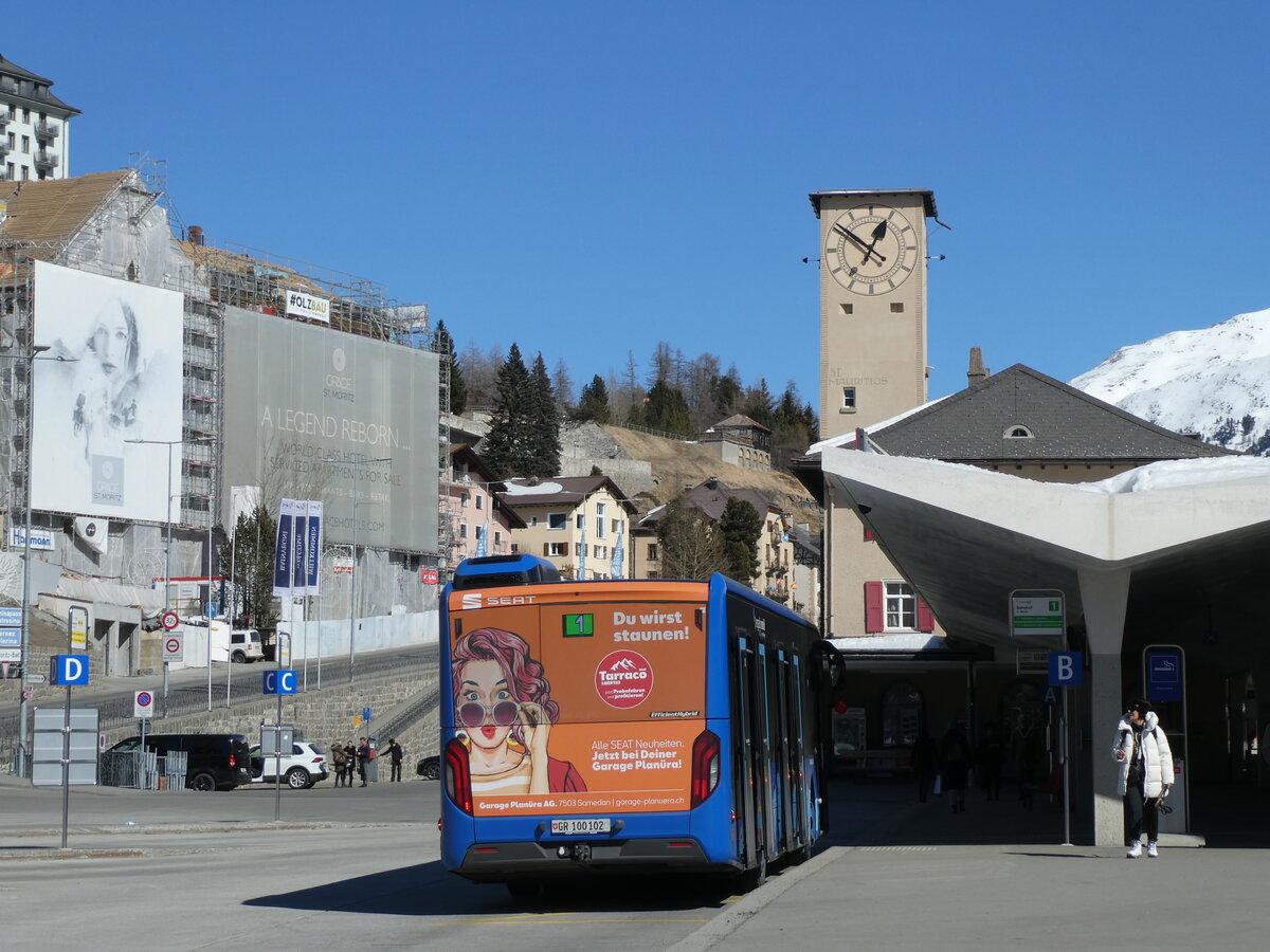 (233'681) - Engadin Bus, St. Moritz - Nr. 102/GR 100'102 - MAN am 10. M�rz 2022 beim Bahnhof St. Moritz