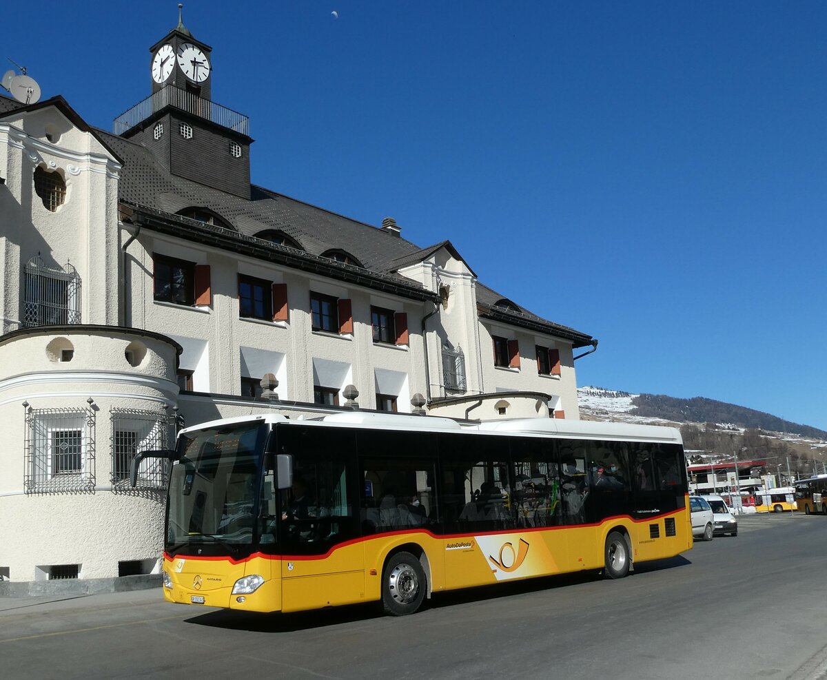 (233'692) - PostAuto Graub�nden - GR 102'343 - Mercedes am 10. M�rz 2022 beim Bahnhof Scuol-Tarasp