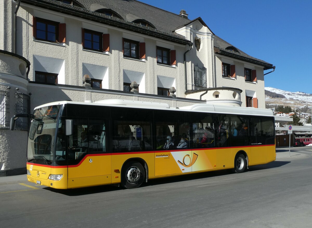 (233'708) - PostAuto Graub�nden - GR 159'303 - Mercedes am 10. M�rz 2022 beim Bahnhof Scuol-Tarasp