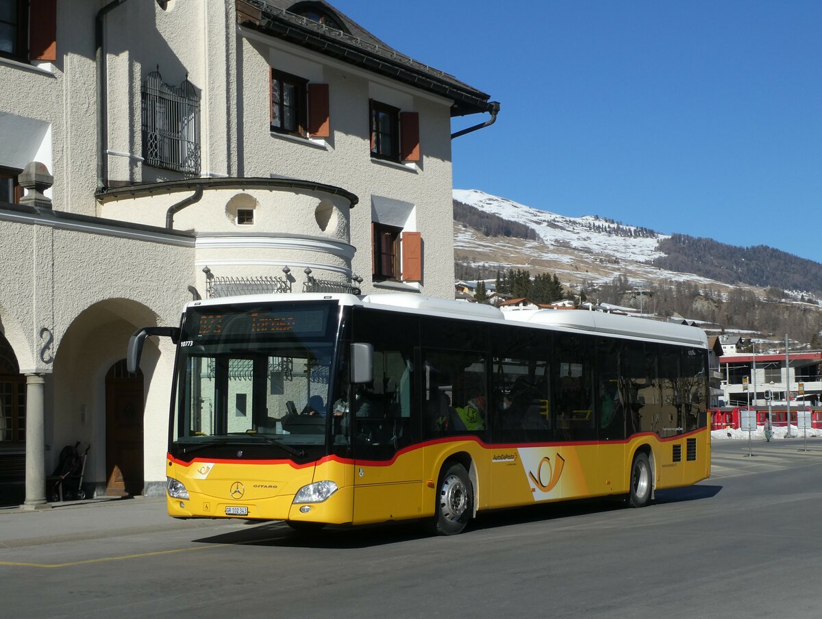 (233'709) - PostAuto Graub�nden - GR 102'343 - Mercedes am 10. M�rz 2022 beim Bahnhof Scuol-Tarasp
