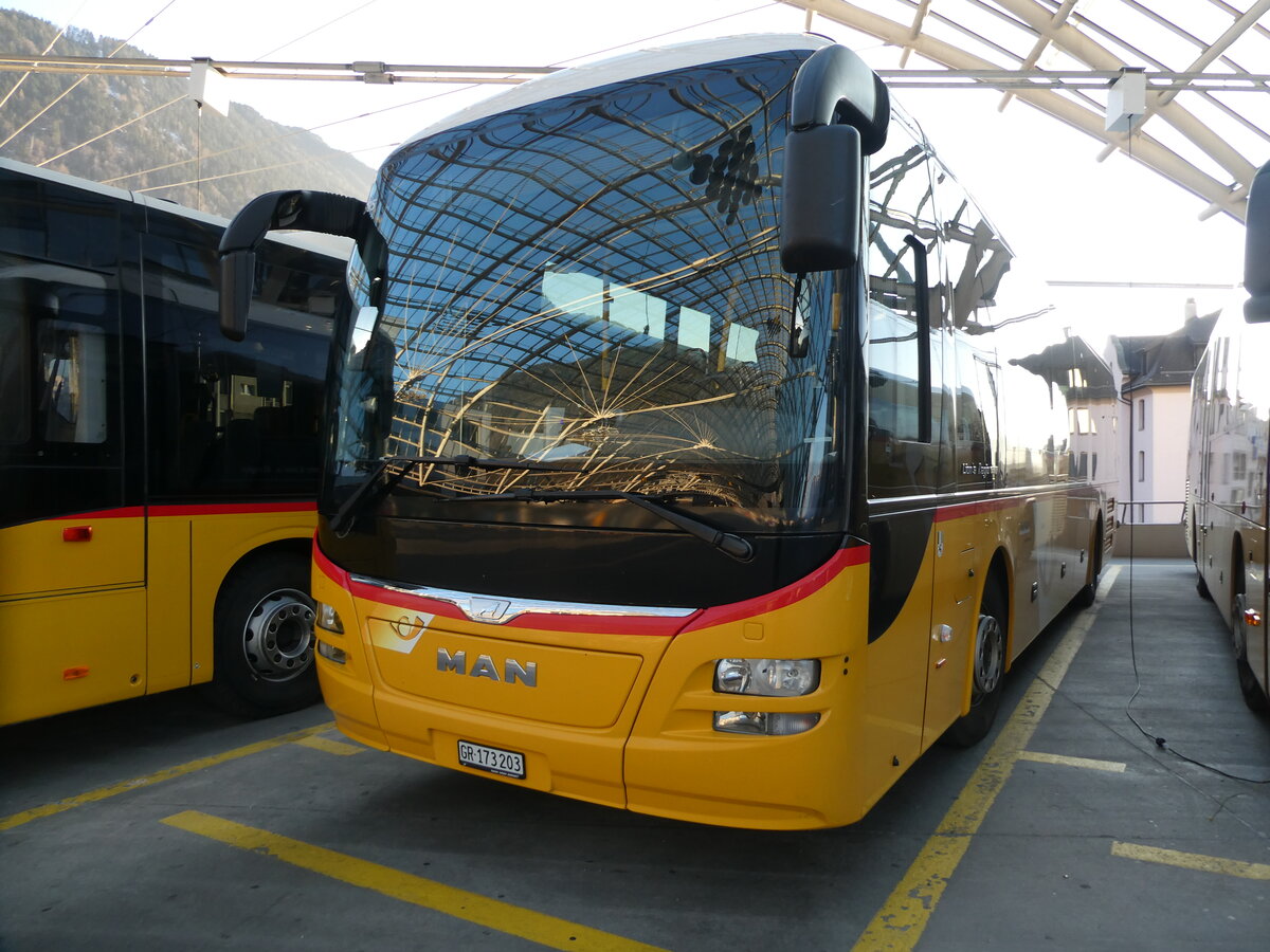 (233'726) - PostAuto Graub�nden - GR 173'203 - MAN am 10. M�rz 2022 in Chur, Postautostation
