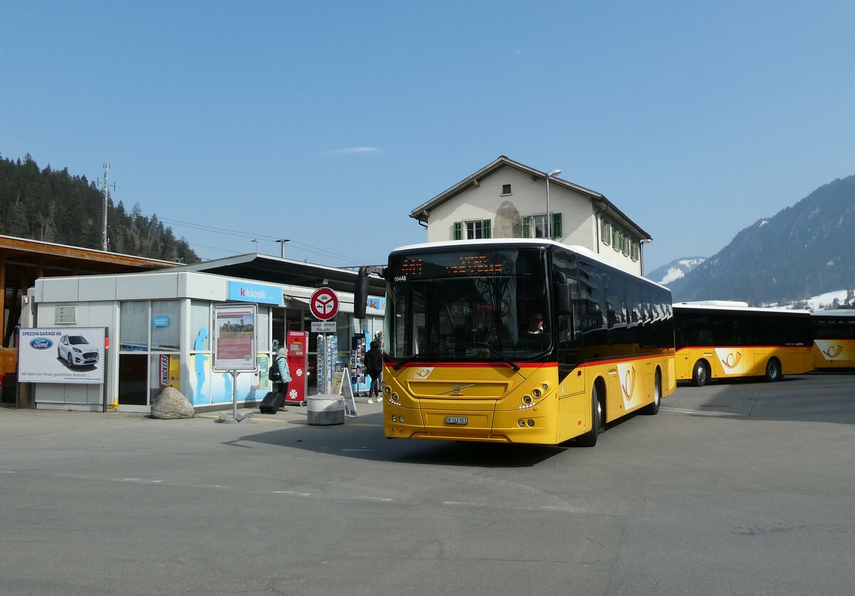 (233'788) - PostAuto Graub�nden - Nr. 5/GR 162'981 - Volvo (ex Fontana, Ilanz Nr. 5) am 11. M�rz 2022 beim Bahnhof Ilanz