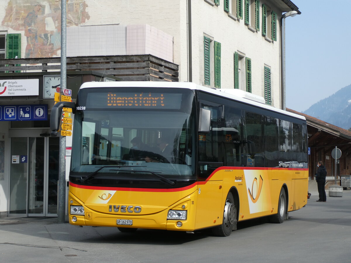 (233'802) - PostAuto Graub�nden - Nr. 10/GR 162'978 - Iveco (ex Fontana, Ilanz Nr. 10) am 11. M�rz 2022 beim Bahnhof Ilanz