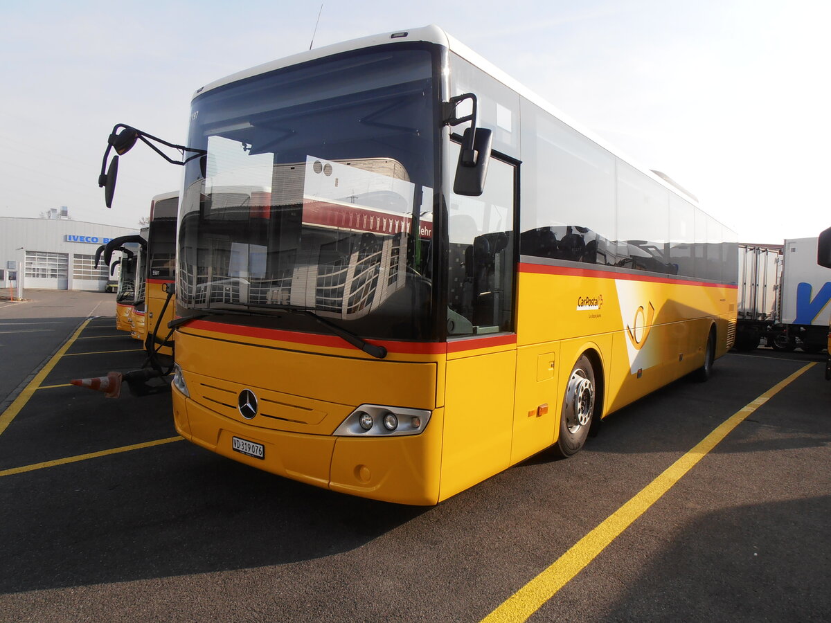 (233'855) - CarPostal Ouest - VD 319'076 - Mercedes am 12. M�rz 2022 in Kerzers, Interbus