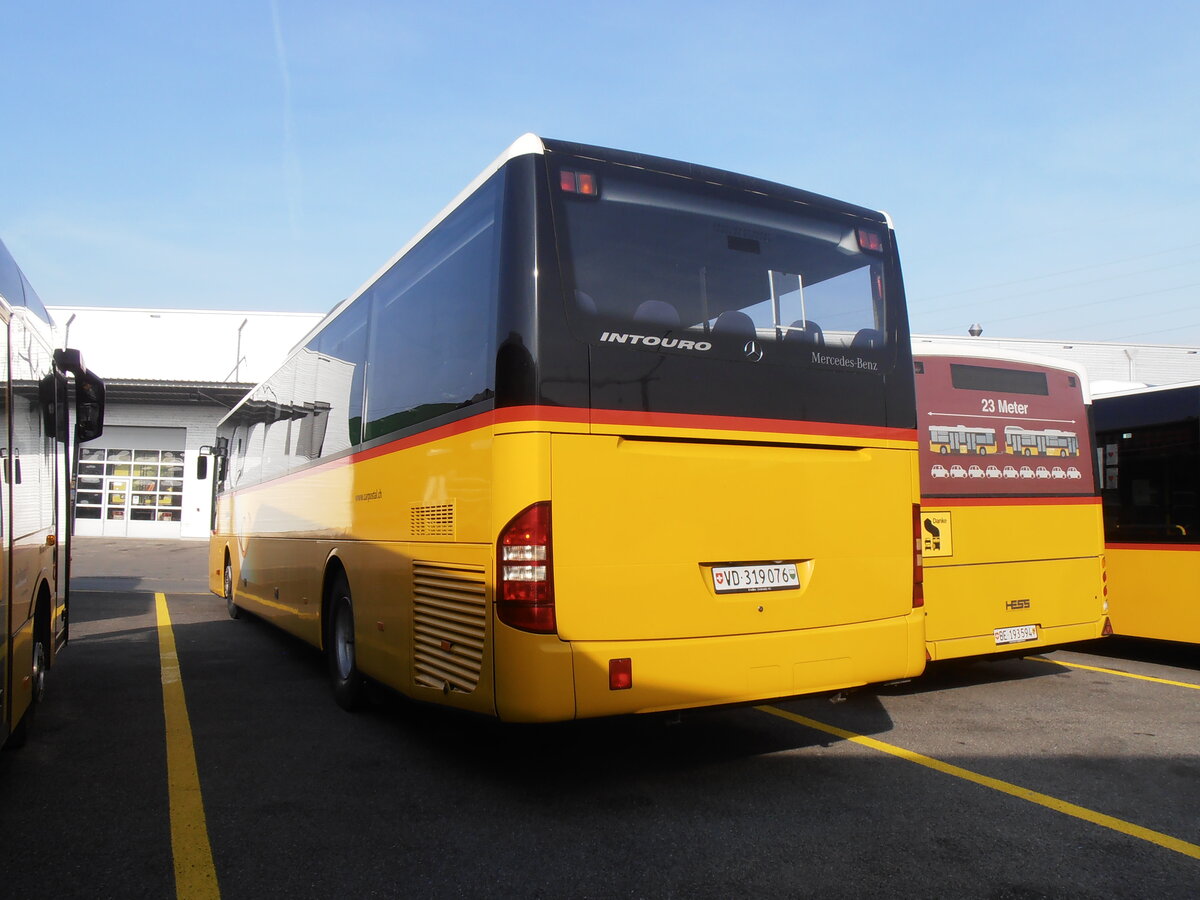 (233'863) - CarPostal Ouest - VD 319'076 - Mercedes am 12. M�rz 2022 in Kerzers, Interbus