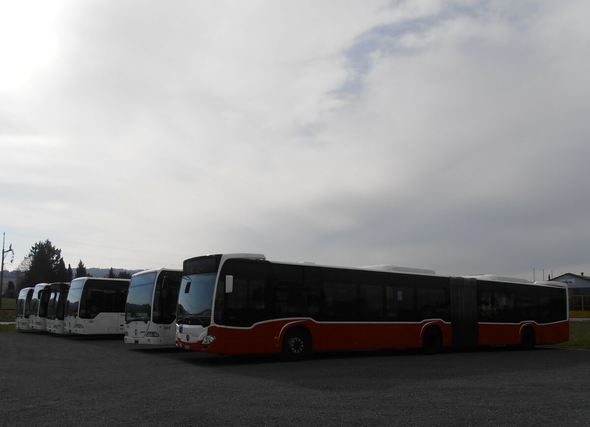 (233'899) - Intertours, Domdidier - FR 300'451 - Mercedes (ex A-Wien) am 13. M�rz 2022 in Domdidier, Garage (Einsatz TL)