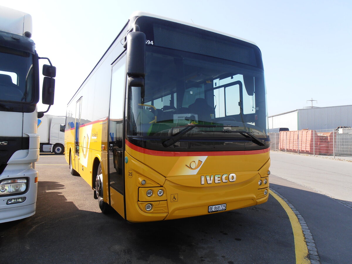 (233'983) - Fl�ck, Brienz - Nr. 25/BE 868'725 - Iveco am 20. M�rz 2022 in Kerzers, Interbus