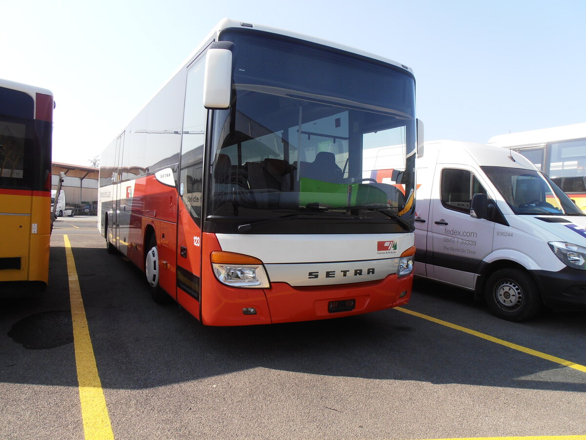 (233'988) - CJ Tramelan - Nr. 123 - Setra am 20. M�rz 2022 in Kerzers, Interbus