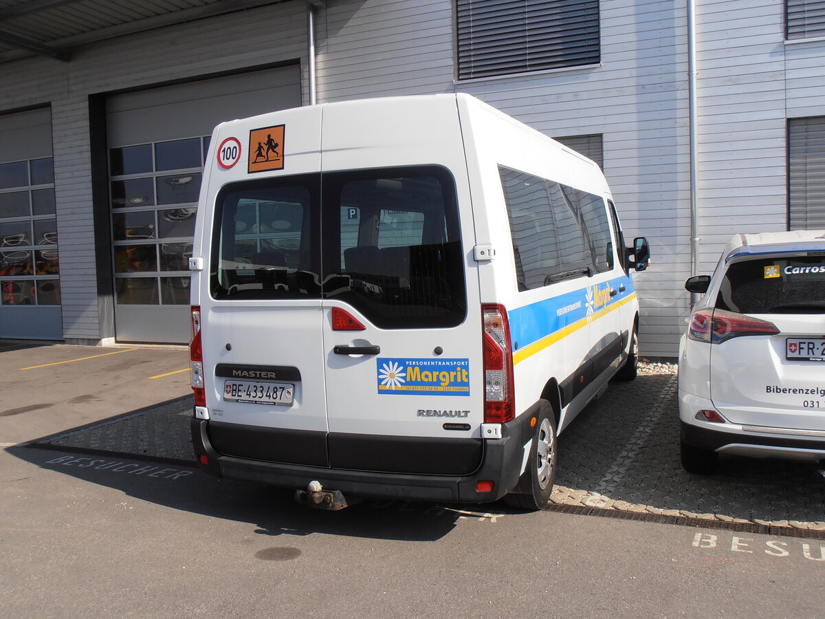 (233'997) - Margrit, Tschugg - BE 433'487 - Renault am 20. M�rz 2022 in Kerzers, Interbus