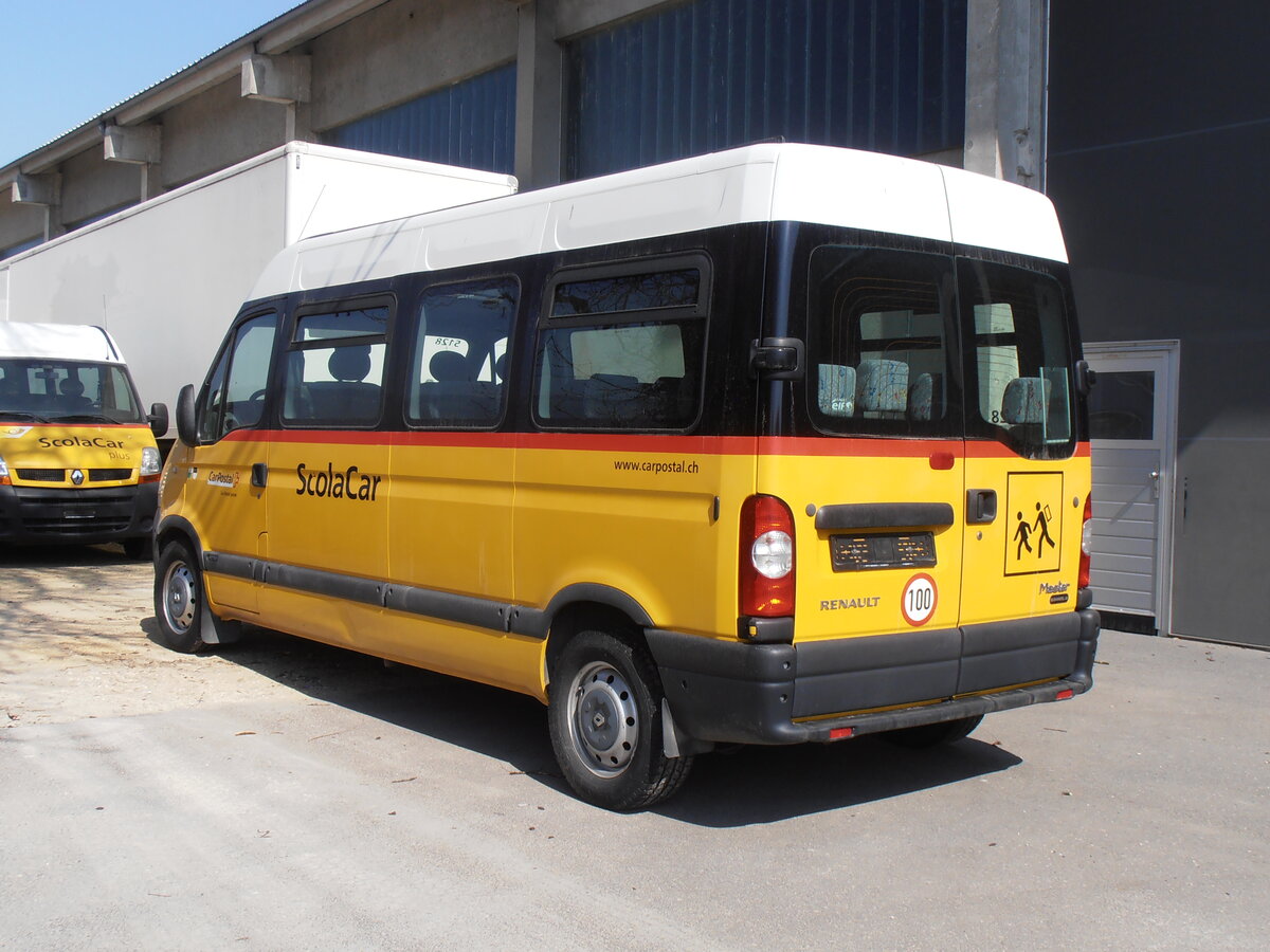 (234'043) - CarPostal Ouest - PID 5128 - Renault am 20. M�rz 2022 in Yverdon, Garage 3