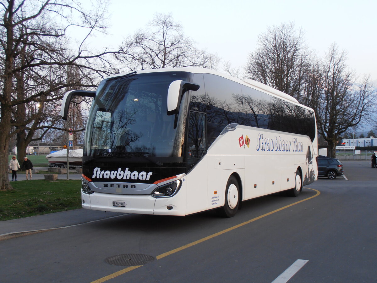 (234'058) - Straubhaar, Thun - Nr. 6/BE 555'977 - Setra am 24. M�rz 2022 in Thun, Lachen