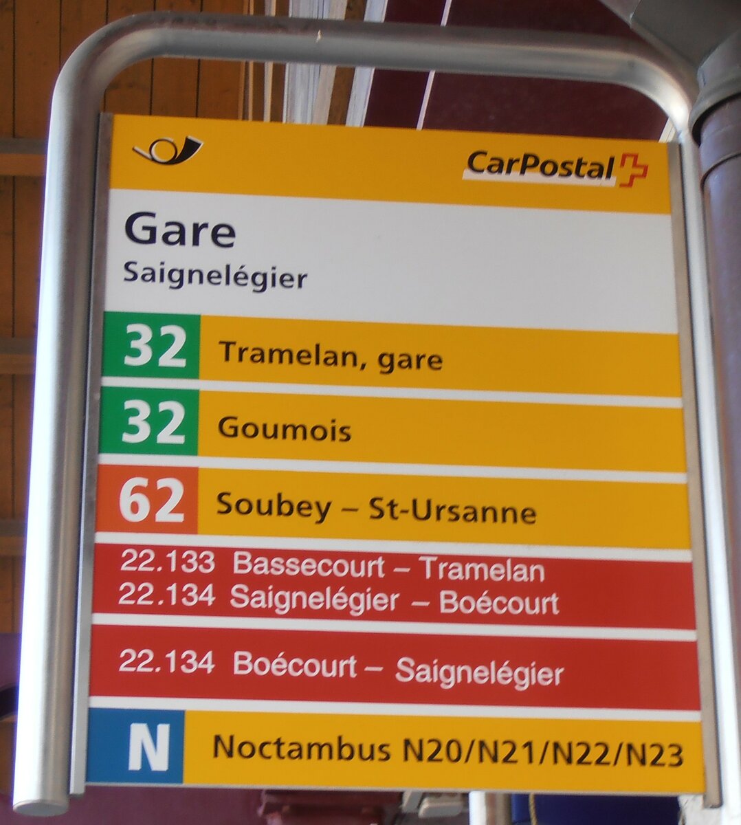(234'061) - PostAuto/cj-Haltestellenschild - Saignel�gier, Gare - am 26. M�rz 2022