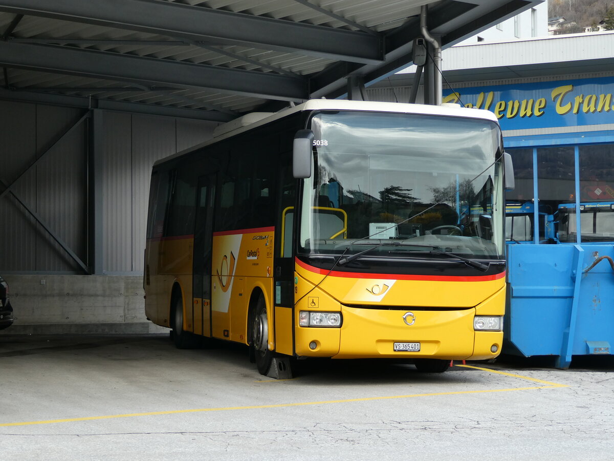 (234'252) - PostAuto - Nr. 19/VS 365'401 - Irisbus am 9. April 2022 in Savi�se, Garage Dubuis