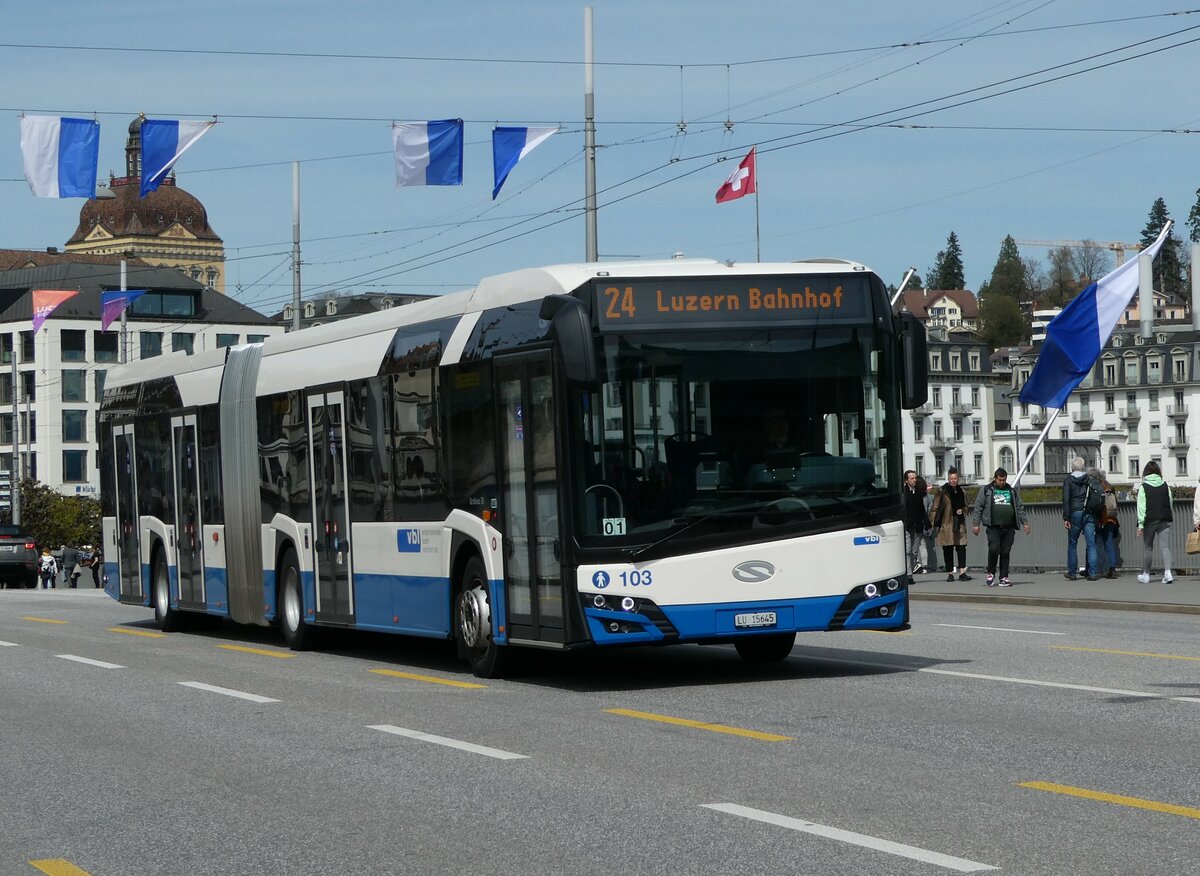 (234'442) - VBL Luzern - Nr. 103/LU 15'645 - Solaris am 11. April 2022 in Luzern, Bahnhofbr�cke