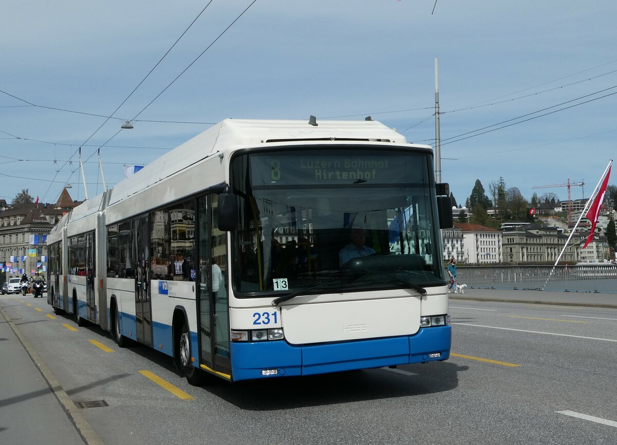 (234'448) - VBL Luzern - Nr. 231 - Hess/Hess Doppelgelenktrolleybus am 11. April 2022 in Luzern, Bahnhofbr�cke