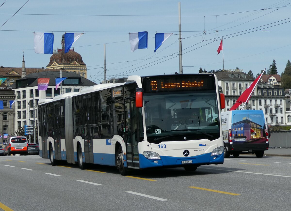 (234'454) - VBL Luzern - Nr. 163/LU 164'526 - Mercedes am 11. April 2022 in Luzern, Bahnhofbr�cke
