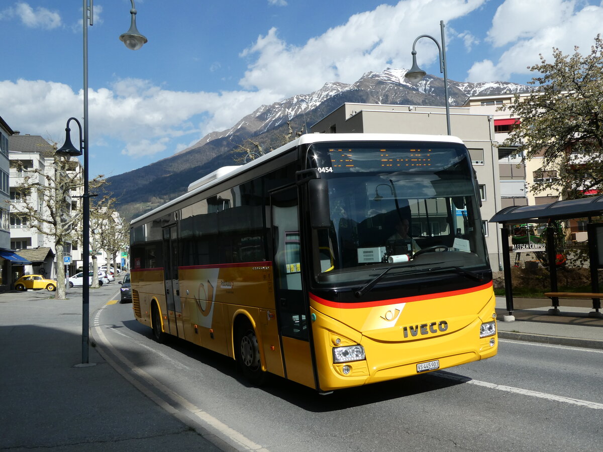 (234'611) - PostAuto Wallis - VS 445'903 - Iveco am 15. April 2022 in Naters, Aletsch Campus