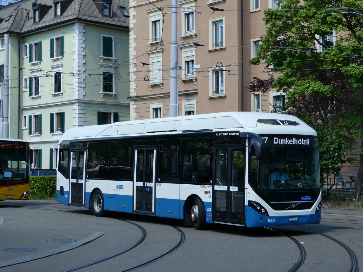 (235'054) - VBZ Z�rich - Nr. 628/ZH 875'628 - Volvo am 2. Mai 2022 beim Bahnhof Z�rich-Wiedikon