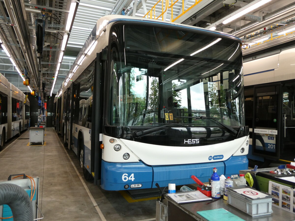 (236'450) - VBZ Z�rich - Nr. 64 - Hess/Hess Doppelgelenktrolleybus am 28. Mai 2022 in Z�rich, Garage Hardau